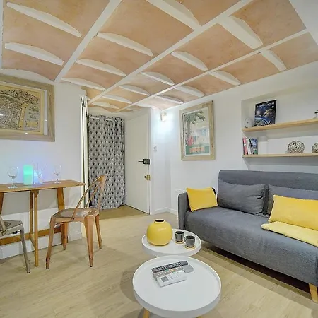 شقة #31 Comfy Place In The Old Town Balcony & Ac 2min To